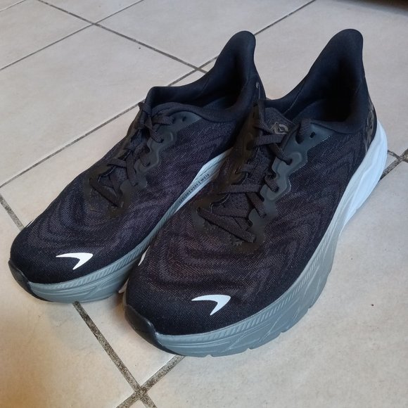 Sold elsewhere: Hoka One One Arahi 6 - Womens Size 9B - Picture 2 of 8